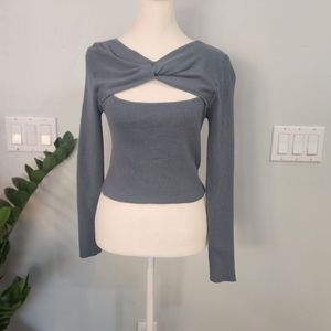 Cutout Twist Front Cropped Sweater Large